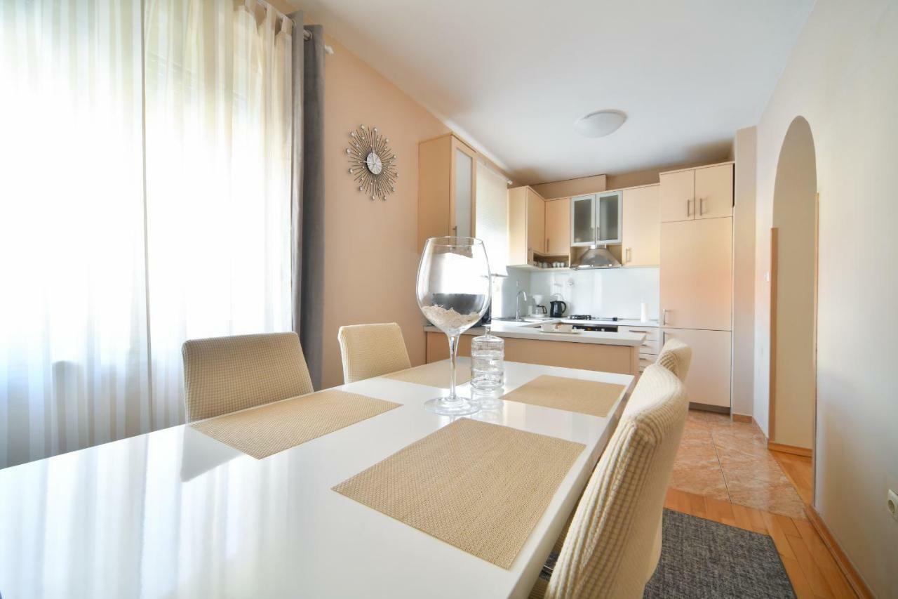 Deluxe Valentina Apartment